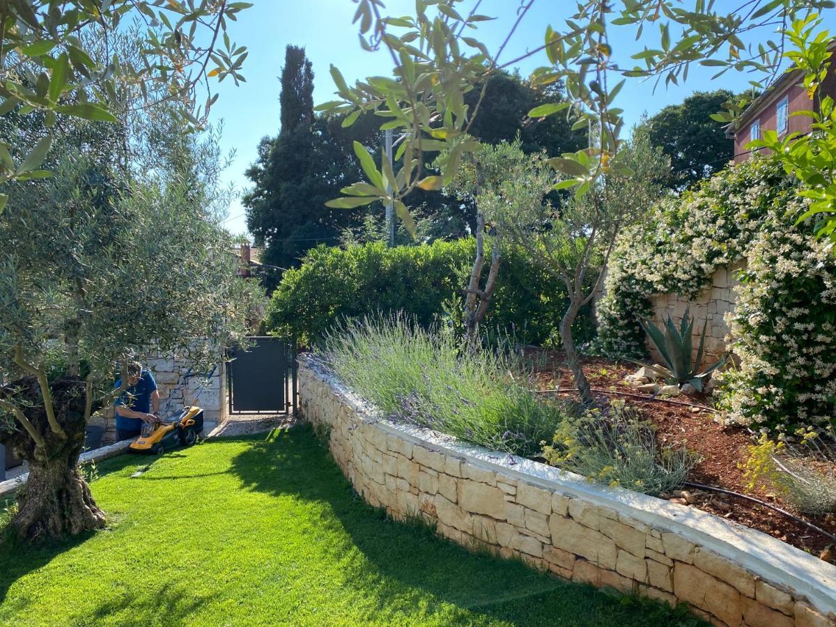 Charmantes Ferienhaus Mit Pool Und Garten-Villa Sterna II Kaštelir Exterior foto